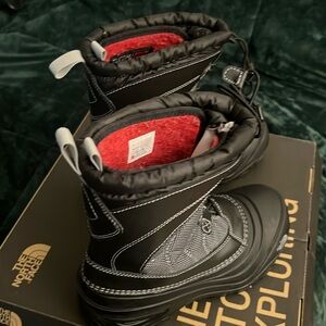 Northface - Boys Winter Boots - Size 5Y - Excellent Condition Worn Twice